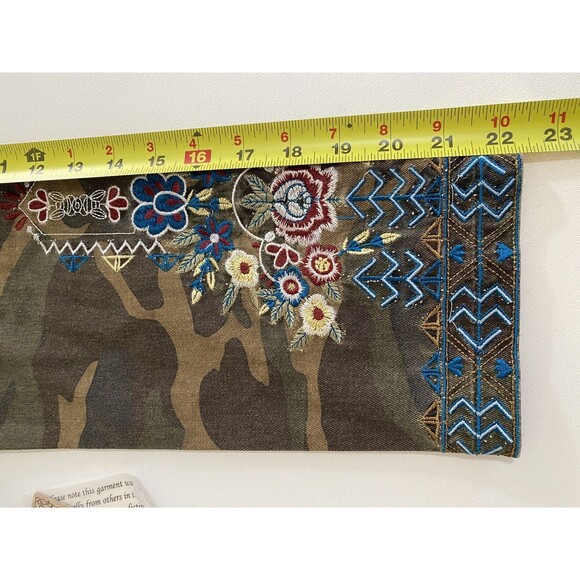 Fashion Concepts Women's Long Sleeve M Jacket Camo Embroidered Snap Button NWT - Picture 6 of 12